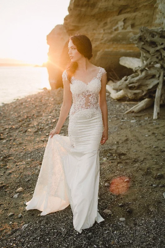 Slim Backless Wedding Dresses with Sheer Lace Bodice